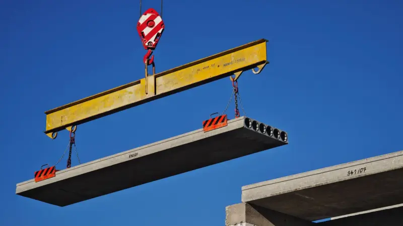 Predpäté stropné panely