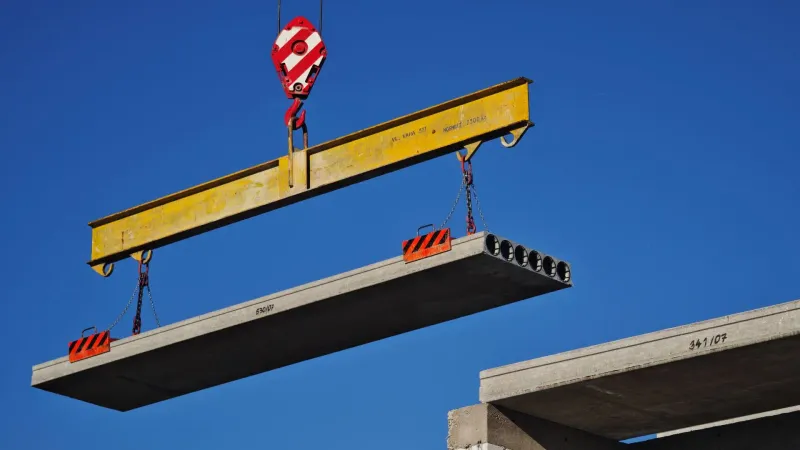 Predpäté stropné panely