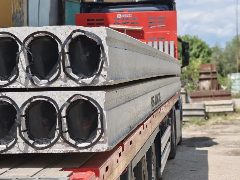 Predpäté stropné panely