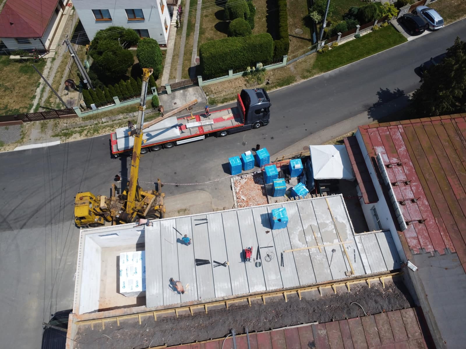 COOP Jednota Petrovce nad Laborcom — uloženie stropných panelov SP200, foto 1