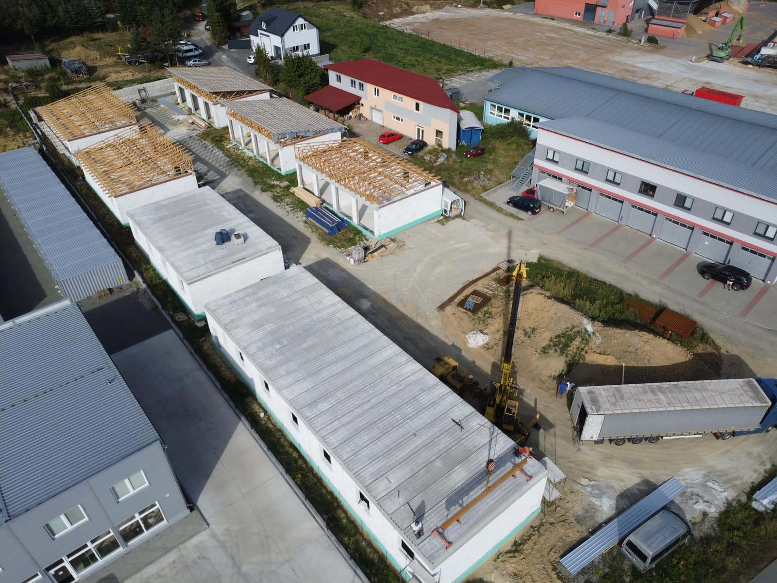 Polyfunkčná budova Bardejov — montáž stropu z panelov SP265, foto 3
