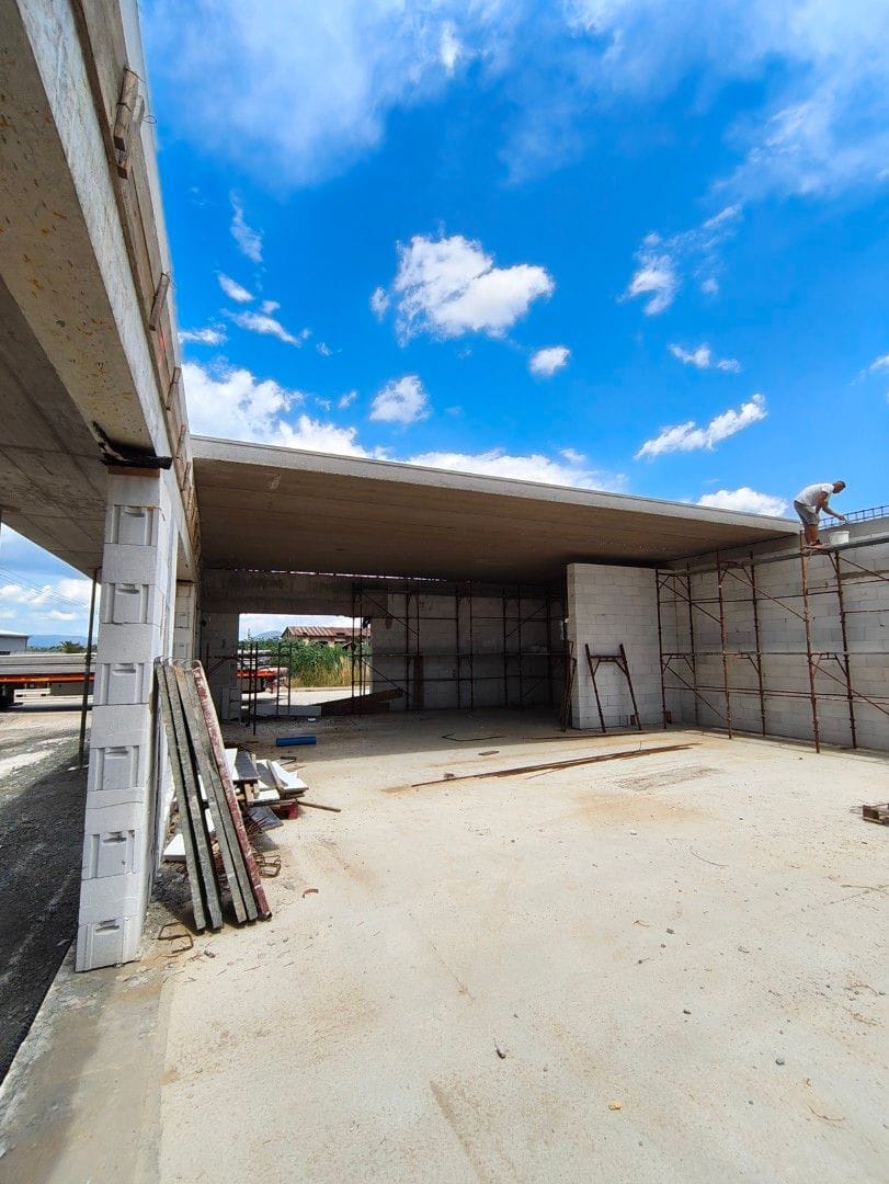 Polyfunkčná budova Prešov — panely SP320, rozpätie 12 m, foto 4